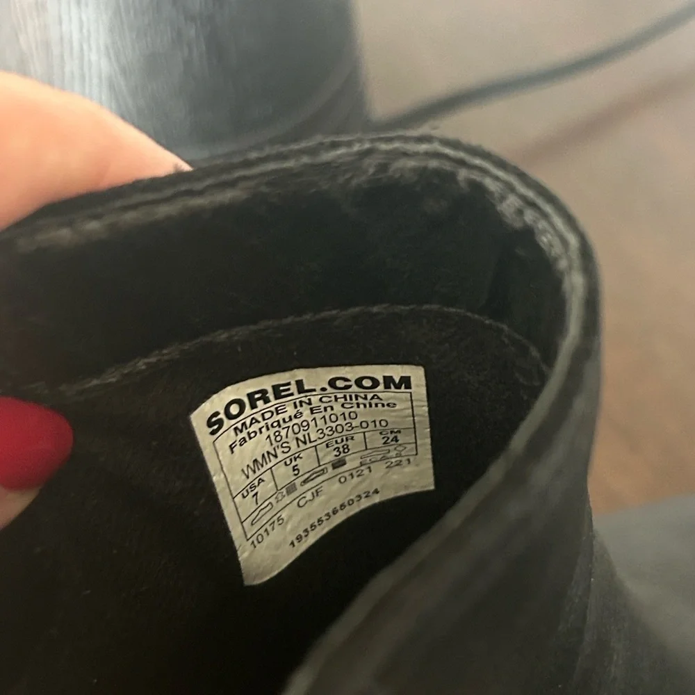 Sorel boots - Picture 4 of 5